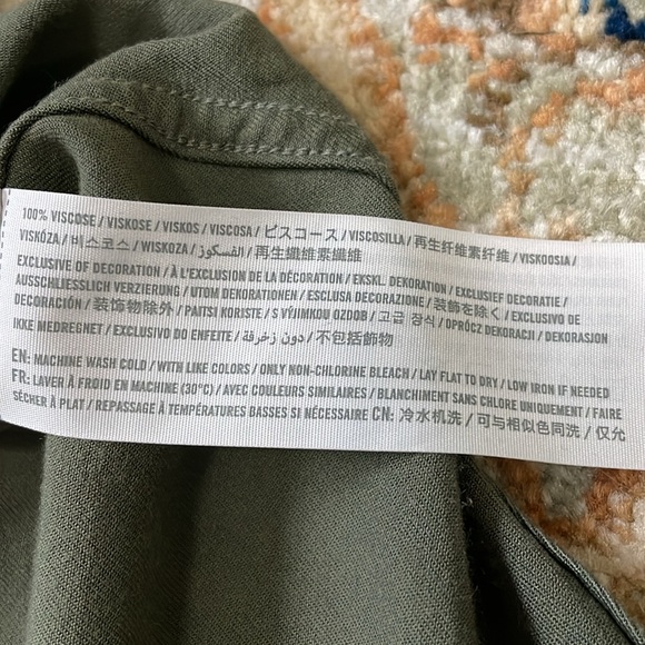 Hollister Women’s Dark Olive Green Slinky Soft Viscose Button Up Shirt In Small - Picture 11 of 11